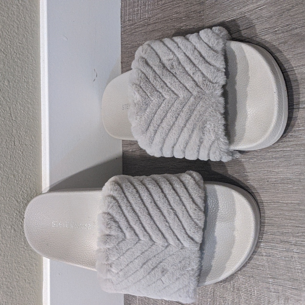 Steve Madden Slip Ons